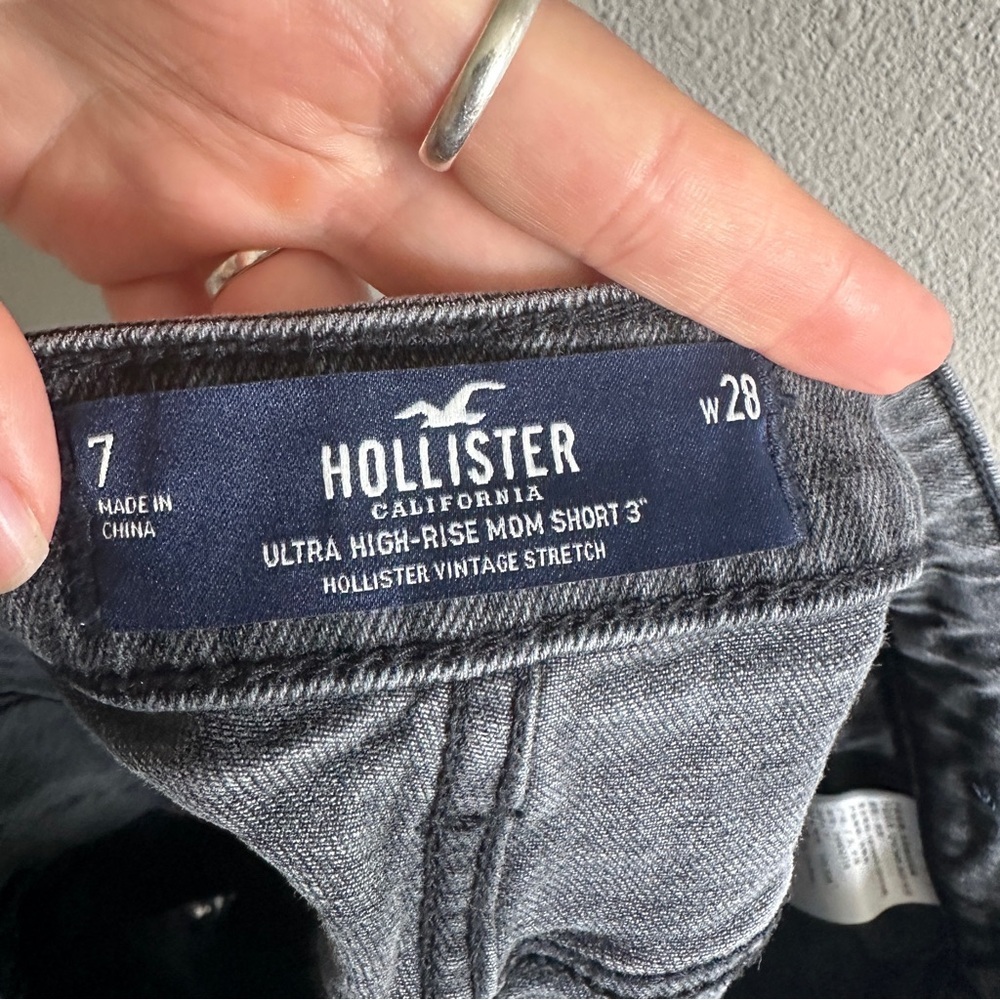 Hollister Gray Ultra High Rise Mom Short 3” 28 - Picture 6 of 11